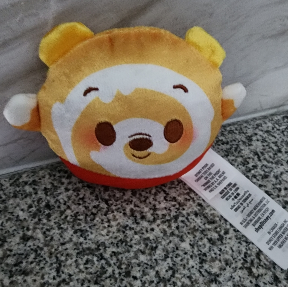NWOT Disney Baked Treats Munchlings Scented Plush Winnie The Pooh Honey Cake
